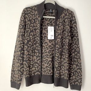 BNWT. Gold colour is sparkly. Never worn.